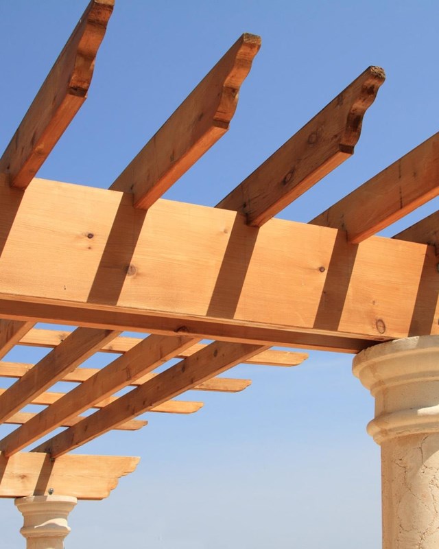 Elegancia y sostenibilidad con nuestros tejados de madera
