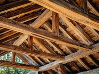 Tejado rústico con vigas de madera: confort y diseño